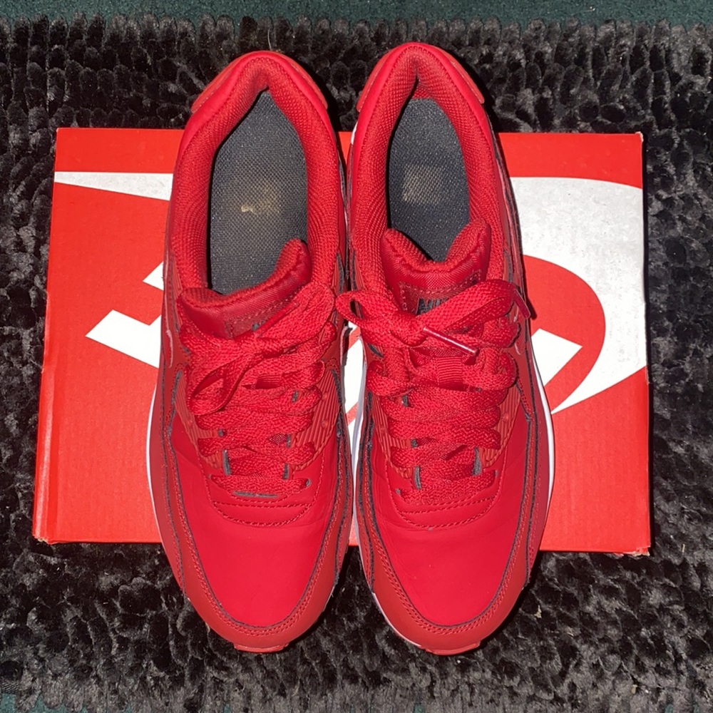 Sneakers - Picture 2 of 5